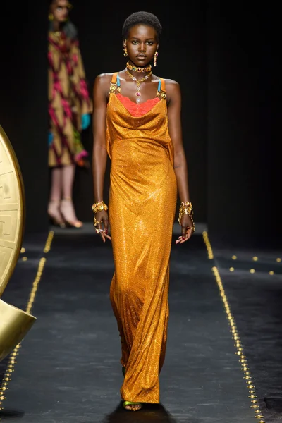 Look 32